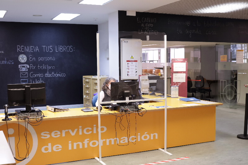 Mostrador Servicio de Información Biblioteca Elche-Altabix