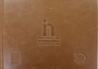 Portada del Libro de Oro del Instituto de Neurociencias