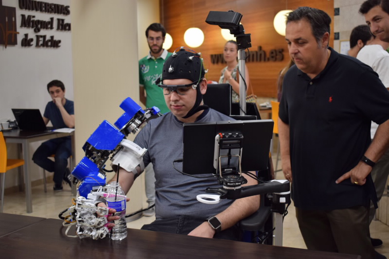 Presentació - Exoesquelet robòtic - Grup d'Investigació de Neuroingeniería Biomèdica